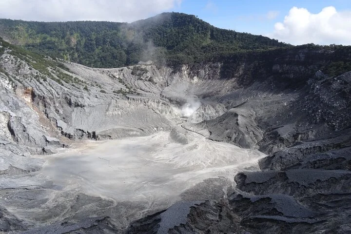 Jakarta Day Trip – Visit Active Volcano, Rice Field, Hot Spring, Fruit market & Tea Plantation