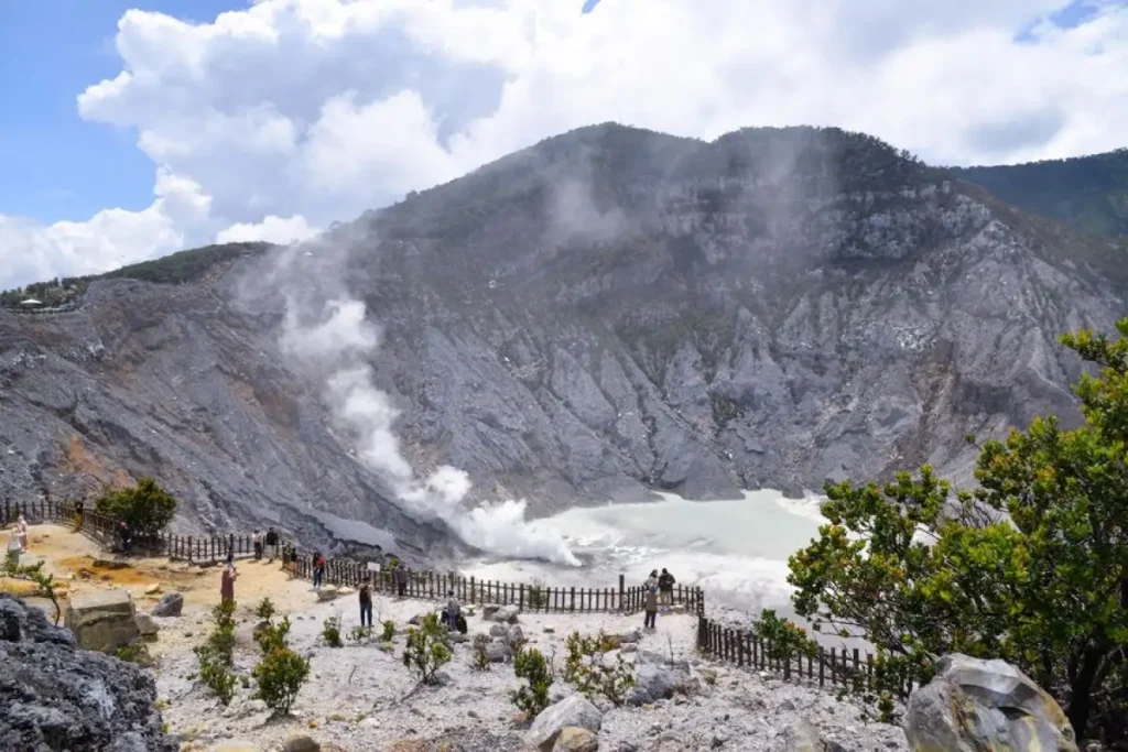 Hiking in Mount Tangkuban Perahu