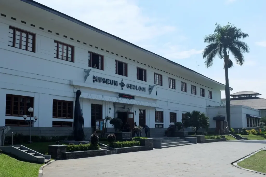 Things to Do in Bandung Geology Museum (myeatandtravelstory.wordpress.com)